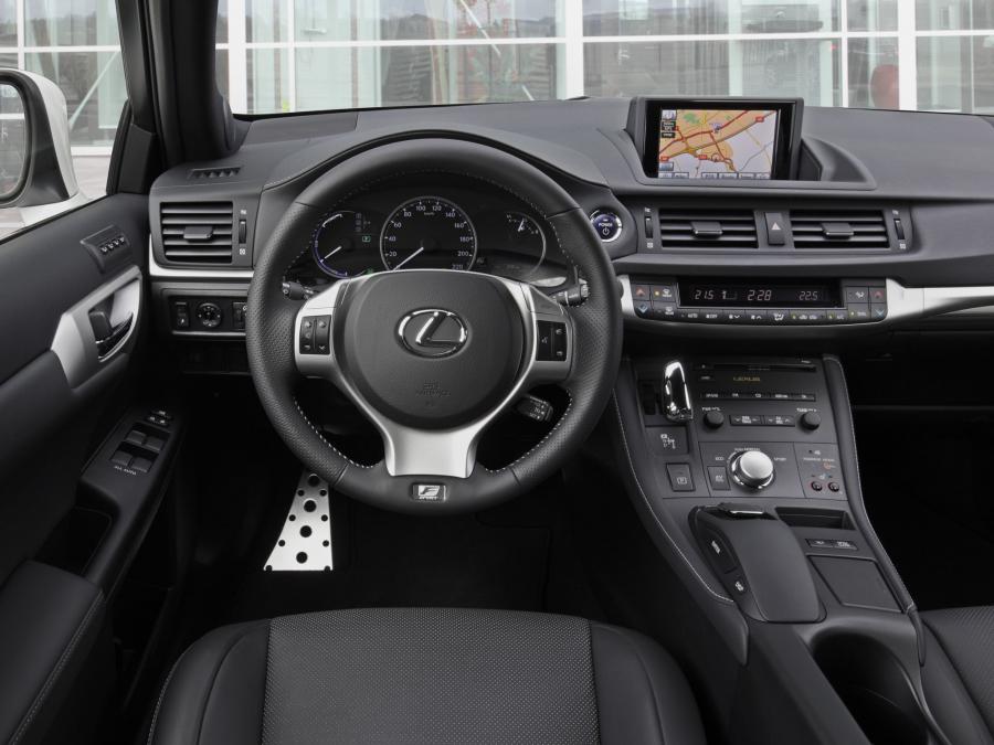  Lexus CT200h F-Sport 2011 года  (EU) (фото 11 из 16)